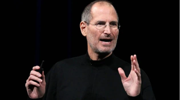 Email viết nhầm Facebook thành Fecebooks của Steves Jobs của Apple