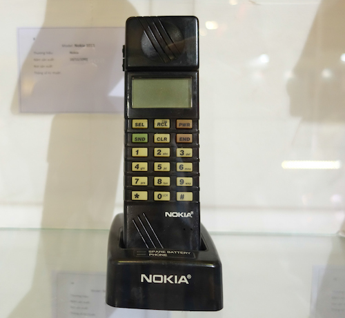 Những mẫu điện thoại độc đáo được trưng bày tại gian hàng của VNPT
