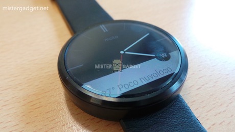 Moto 360 đồng hồ thông minh hỗ trợ sạc không dây