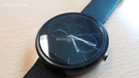 Moto 360 đồng hồ thông minh hỗ trợ sạc không dây