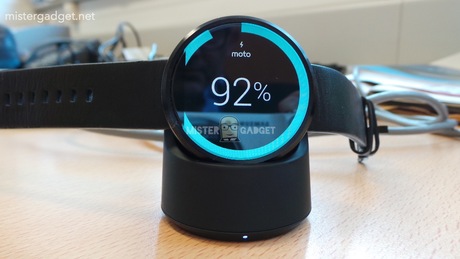 Moto 360 đồng hồ thông minh hỗ trợ sạc không dây