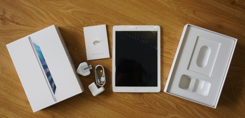 Nguyên hộp sản phẩm và phụ kiện của iPad Air 4G.