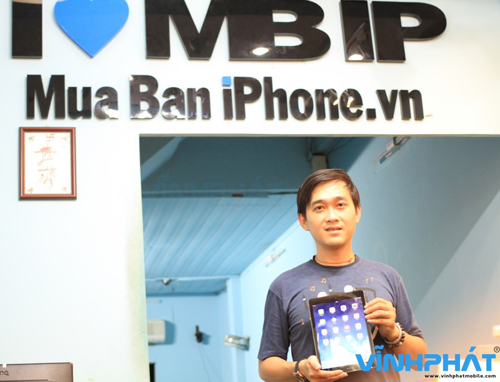 Theo anh Phan Công Minh, chủ Hệ thống bán lẻ điện thoại di động Vĩnh Phát (MuaBaniPhone.vn) giá bán iPad Air tại thị trường Việt Nam sẽ rất cạnh tranh so với iPad thế hệ cũ hơn với giá tiền từ 12.200.000đ.