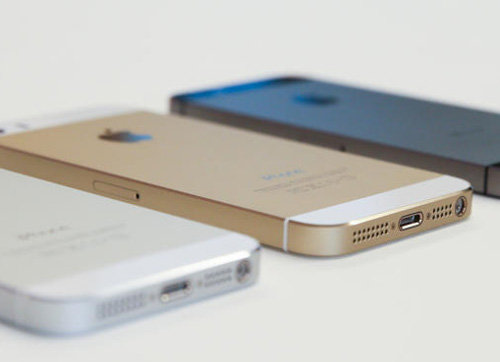 iPhone 5S màu vàng hút hàng