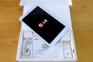 Máy tính bảng G Tablet 8.3 giá 8 triệu đồng của LG mở hộp